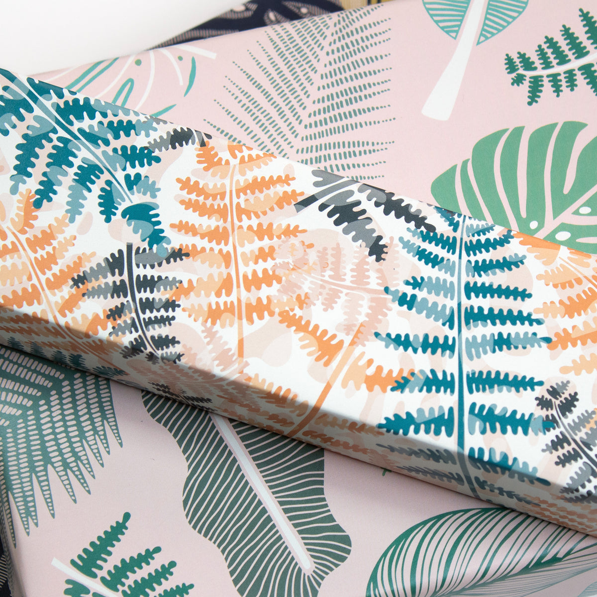 Christmas Ferns Eco Friendly Gift Wrapping Paper, 100% Recycled &  Recyclable, Luxury Sustainable Kraft Wrapping Paper 